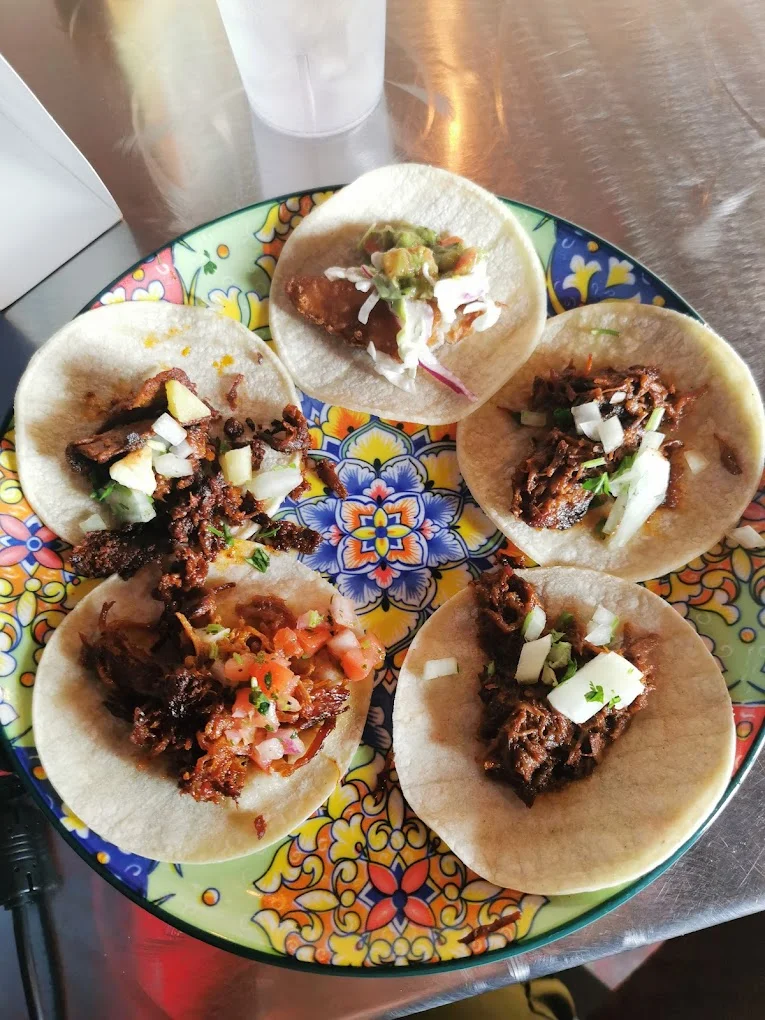 Sages Pizza & More takeout service - Fresh handcrafted pizza pickup in Sage Hill Calgary